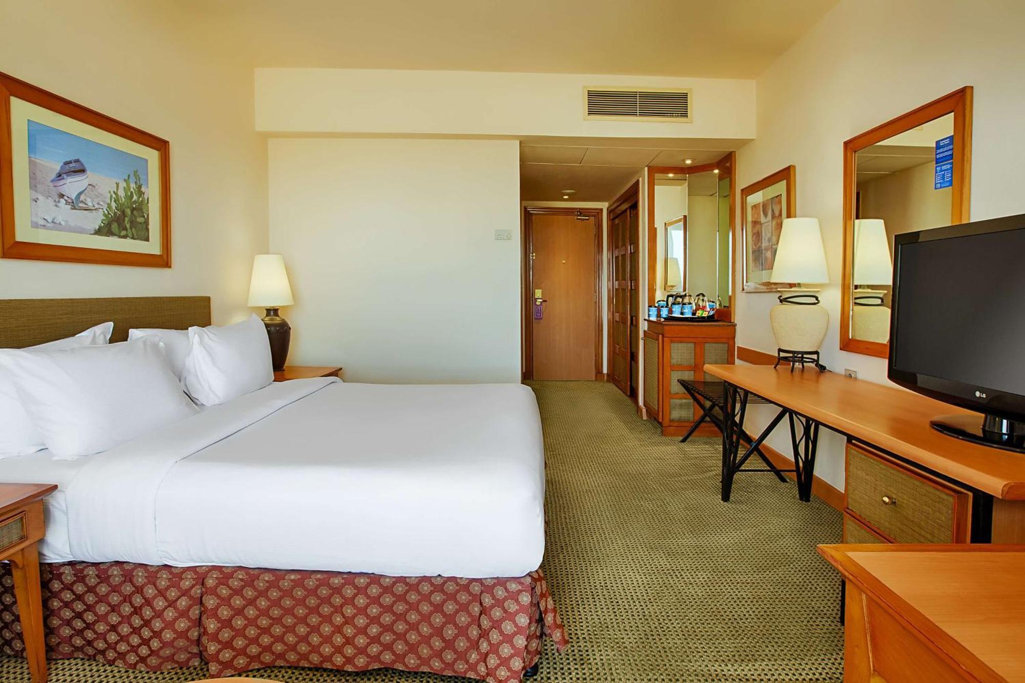 Hilton Alexandria Green Plaza Esterno foto A typical room at the Hilton Tel Aviv